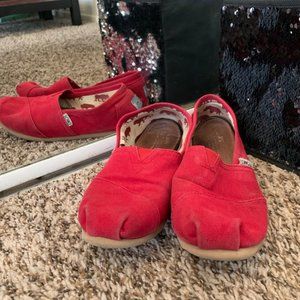 TOMS Women's Solid Red Canvas Slip on flats